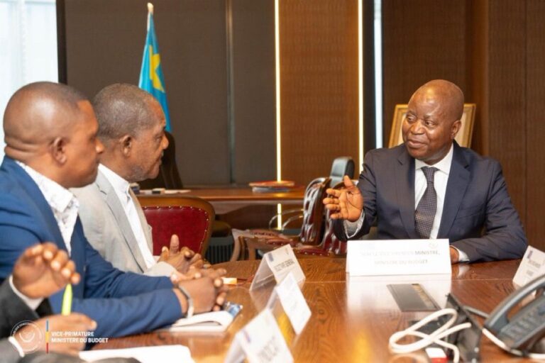 Budget : Muzito promet des solutions aux inspecteurs de la Formation professionnelle et anciens députés