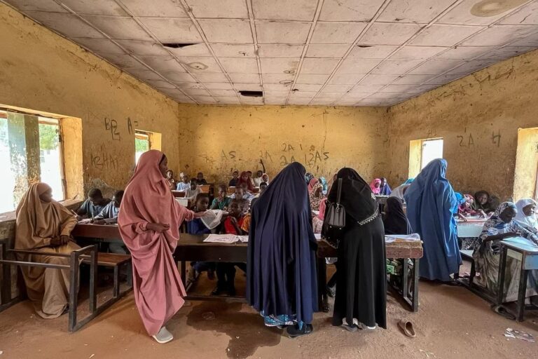 Des hommes armés ont enlevé 25 écolières d’un lycée public au Nigeria