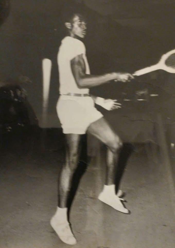 Tennis à Léopoldville : le pionnier Arsène Tshomba « Tshars »: Jeu , Set et Match « .