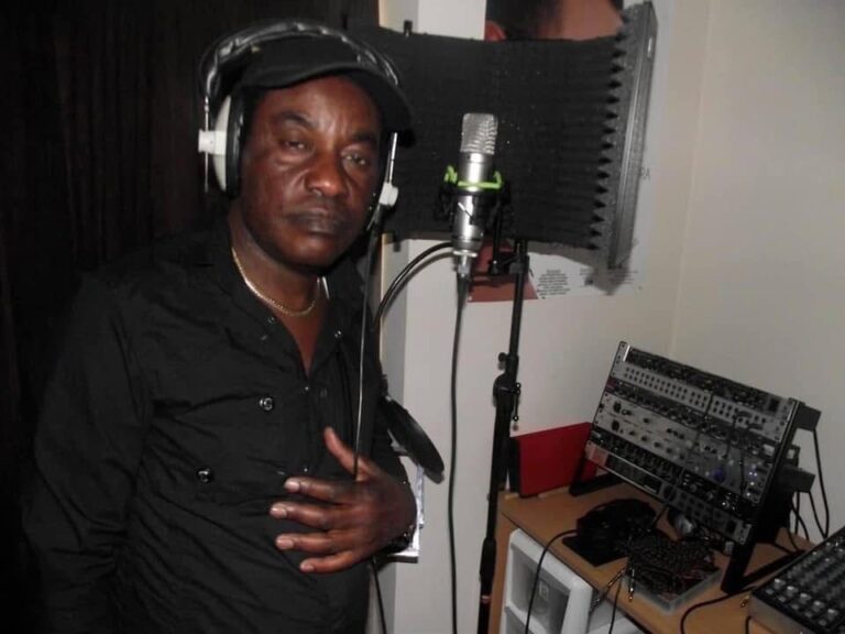 Nzaya Nzayadio, le chanteur à la voix des velours