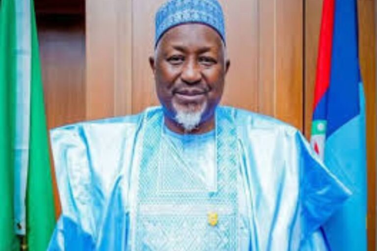 Nigeria : démission du ministre de la Défense après une nouvelle vague d’enlèvements