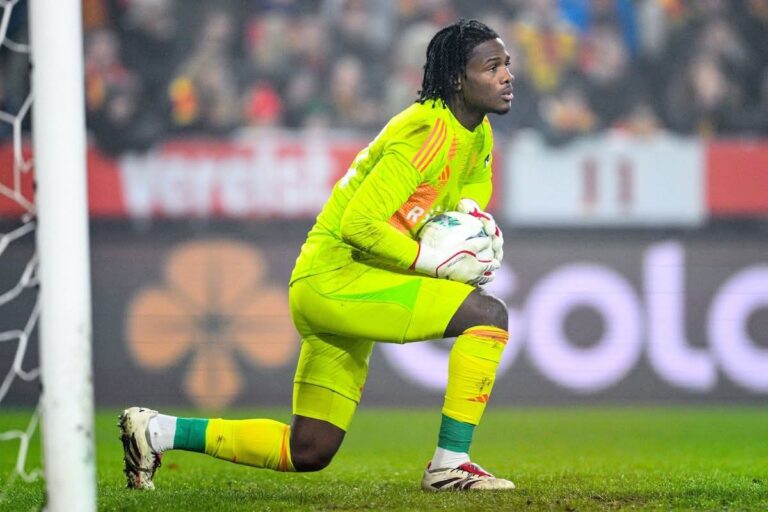 Jupiler League : Matthieu Epolo titulaire et capitaine malgré la défaite du Standard à Charleroi