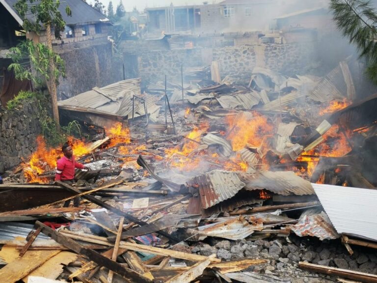 Goma : Quatre maisons parties en fumée dans un incendie à Kyeshero