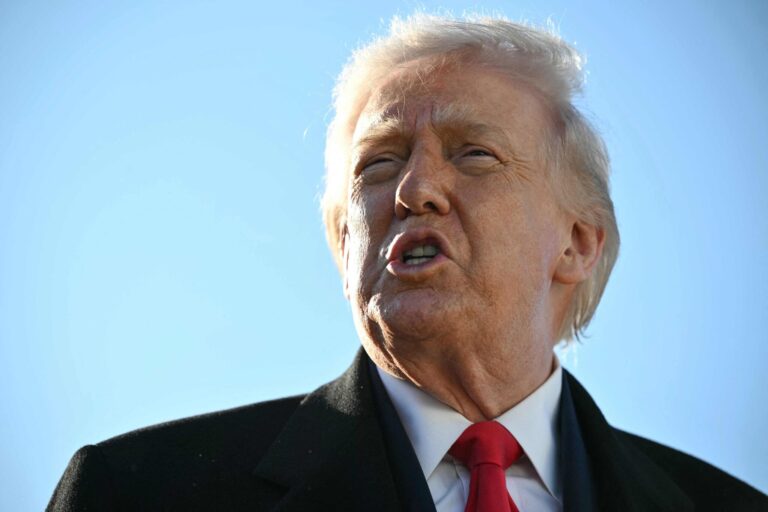 États-Unis – Iran : Donald Trump prône un « changement de régime » et mobilise un second porte-avions