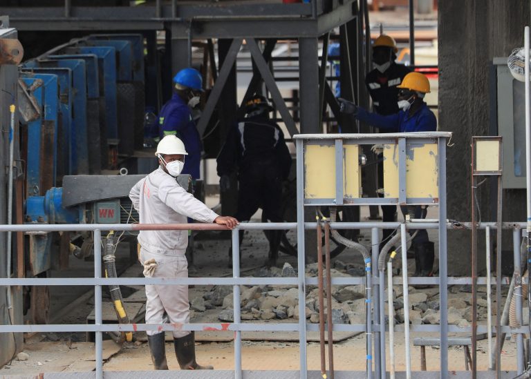 Mines : le Zimbabwe interdit l’exportation de ses minerais bruts et de son lithium