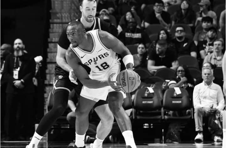 NBA: 7ème succès de suite pour Bismack Biyombo et les San Antonio Spurs