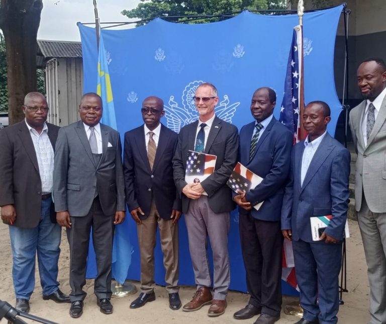 Lutte contre la tuberculose en RDC : les États-Unis remettent un camion au Programme national de lutte contre la tuberculose