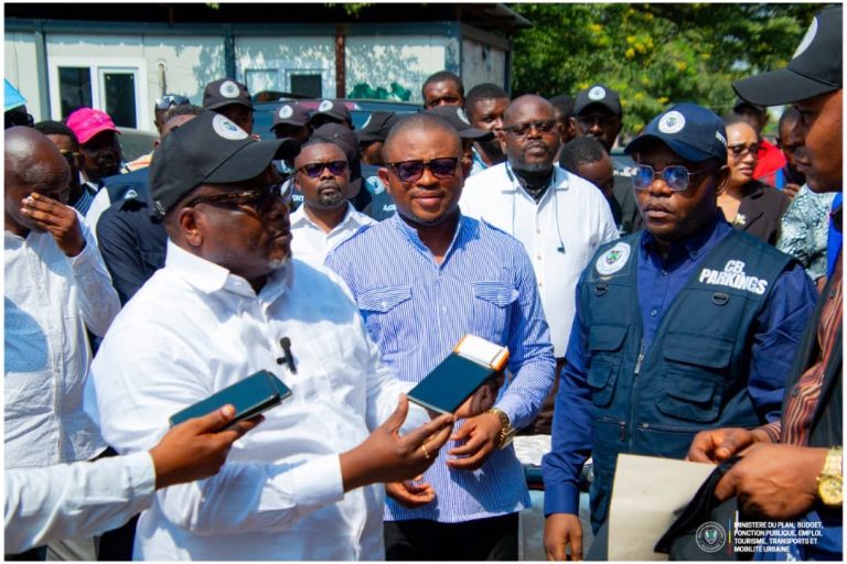 Kinshasa : la collecte de la taxe de stationnement entre dans une nouvelle ère de modernisation et de professionnalisme
