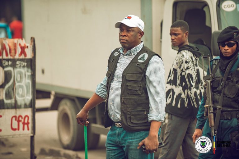 RDC : à Lemba, le bourgmestre Jean-Serge Poba en première ligne contre l’insalubrité