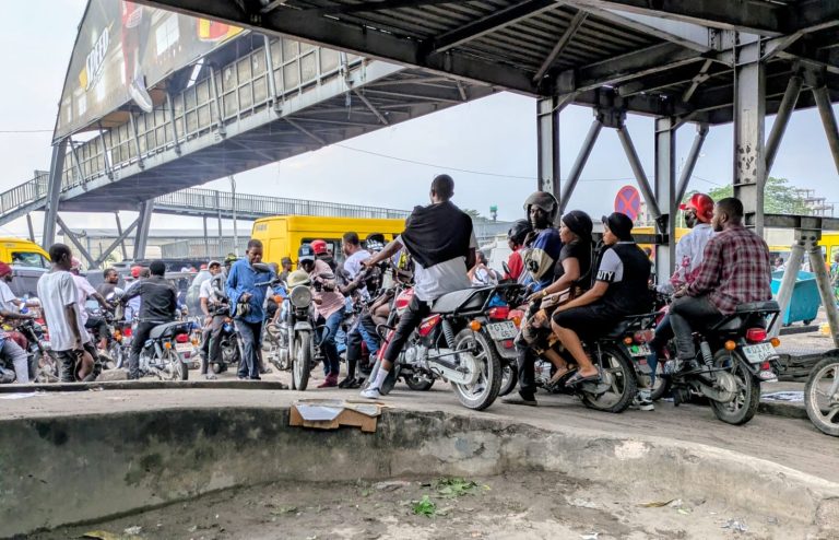 Mobilité à Kinshasa : le carnet de bord sans concession de Paul Bazakana sur l’enfer des transports