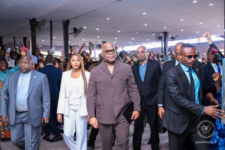 RDC : le président Félix Tshisekedi et la « foi dans la tempête » à l’Église Armée de Victoire