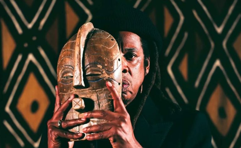 Apparition de Jay-Z dans GQ : un masque congolais au cœur des réactions
