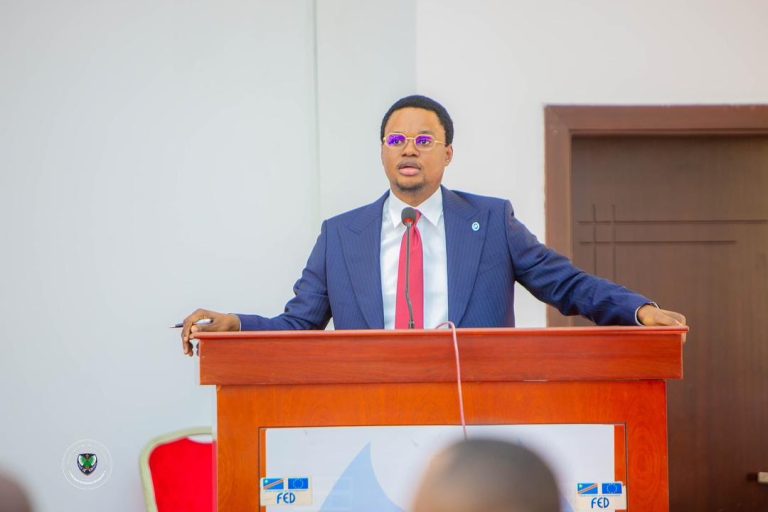 Assemblée provinciale de Kinshasa : un député transforme sa question orale en interpellation contre le ministre des Infrastructures