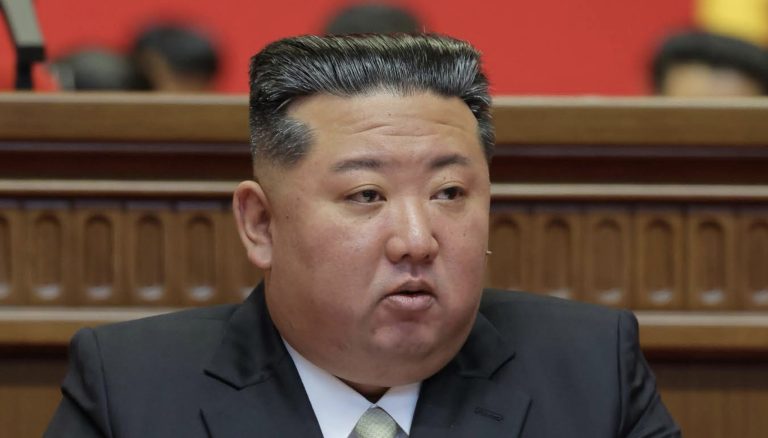 Corée du Nord : Kim Jong-un fait inscrire la riposte nucléaire automatique dans la Constitution