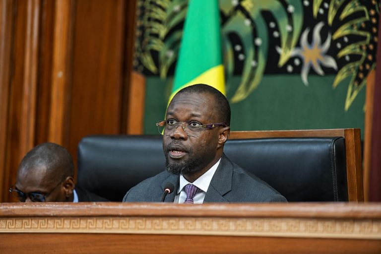 Sénégal : élu président de l’Assemblée nationale, Ousmane Sonko règle ses comptes avec le pouvoir