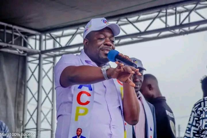 ACP : Gentiny Ngobila suspend le secrétaire général Charles Mbutamuntu pour « haute trahison »
