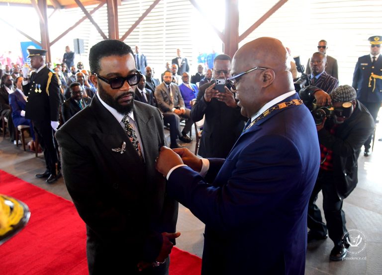 RDC : le Président Félix Tshisekedi élève Fally Ipupa au rang de Chevalier de l’Ordre national du Léopard