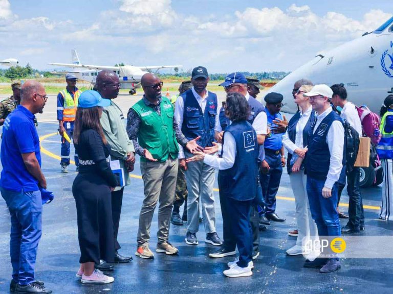 RDC : en visite à Bunia, Hadja Lahbib rend hommage au personnel mobilisé contre Ebola