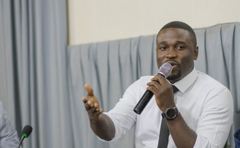 RDC : Seth Kikuni accuse l’ECC de manquer de fermeté face aux débats sur la Constitution