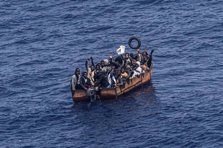 Naufrage d’un bateau de migrants en Méditerranée : au moins dix migrants retrouvés morts