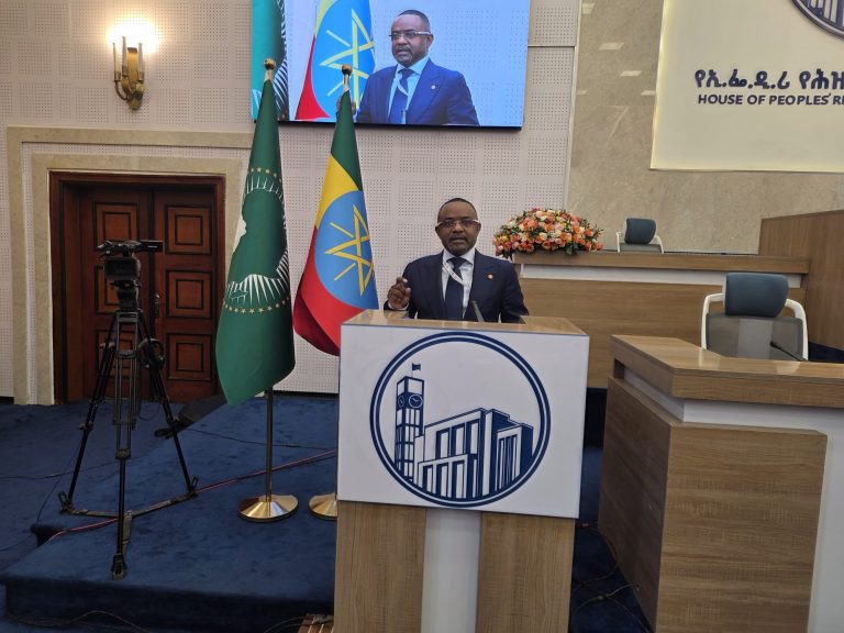 RDC : à Addis-Abeba, le sénateur Salomon Kalonda dénonce un « coup d’État constitutionnel » et interpelle la communauté internationale