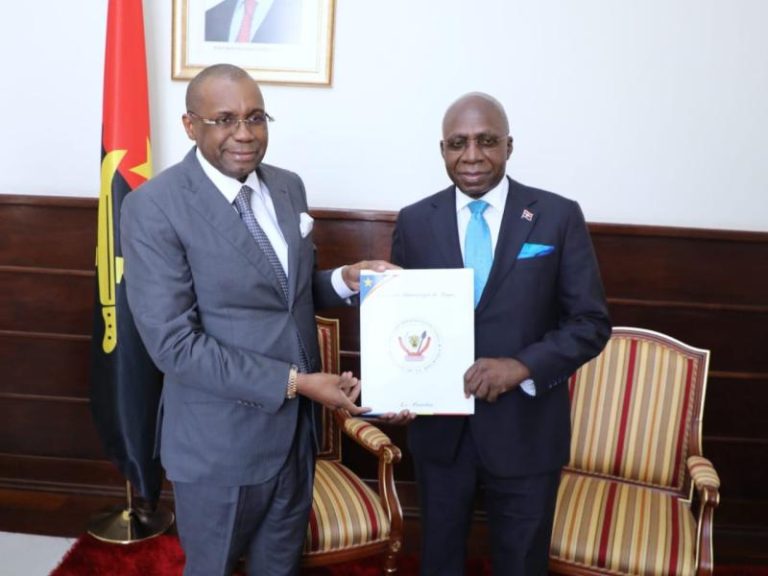 RDC-Angola : le président Félix Tshisekedi adresse un message officiel à João Lourenço sur fond d’intenses consultations régionales