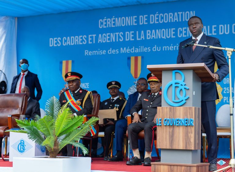 Banque centrale du Congo : 1 262 cadres et agents décorés après dix-sept ans d’attente