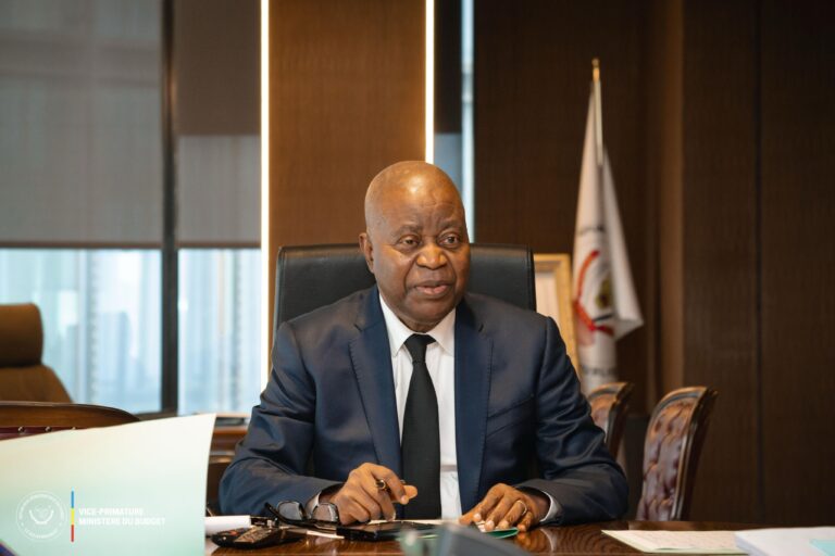 RDC : Adolphe Muzito appelle à une Constitution « définitive » pour « corriger le péché originel »