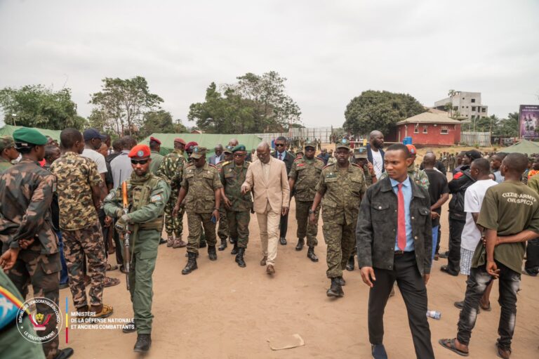 RDC : Guy Kabombo inspecte plusieurs structures des FARDC pour évaluer les besoins des militaires
