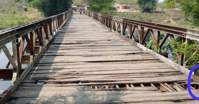 Kwango : le pont Kwenge se dégrade et menace la circulation entre Feshi, Kahemba et Kikwit