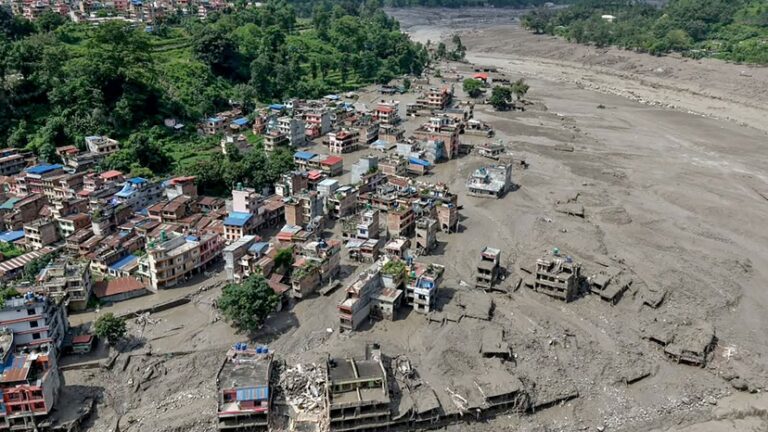 Népal et Tibet : une coulée de boue a causé 160 morts et des centaines de disparus