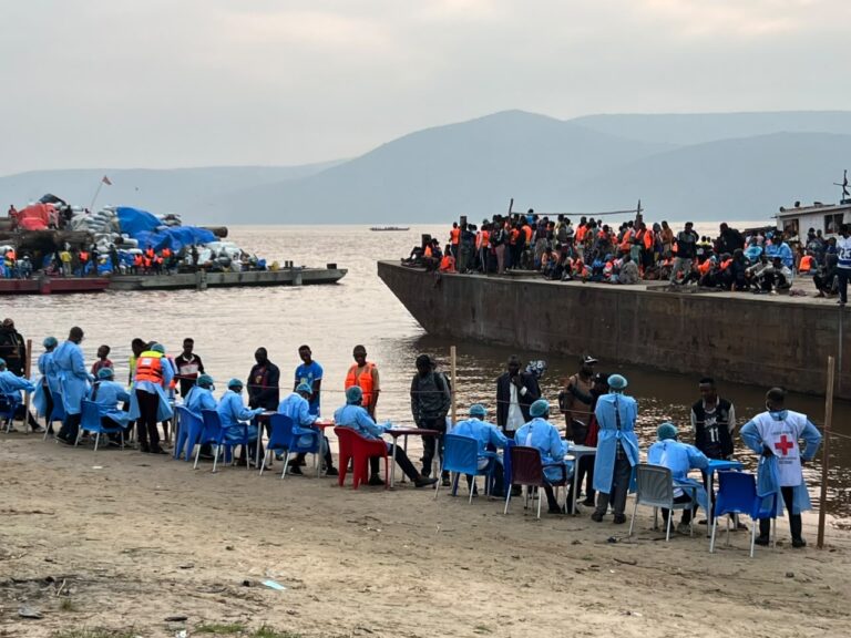 Ebola à Kinshasa : plus de 300 passagers d’un bateau en provenance de l’Équateur soumis au dépistage