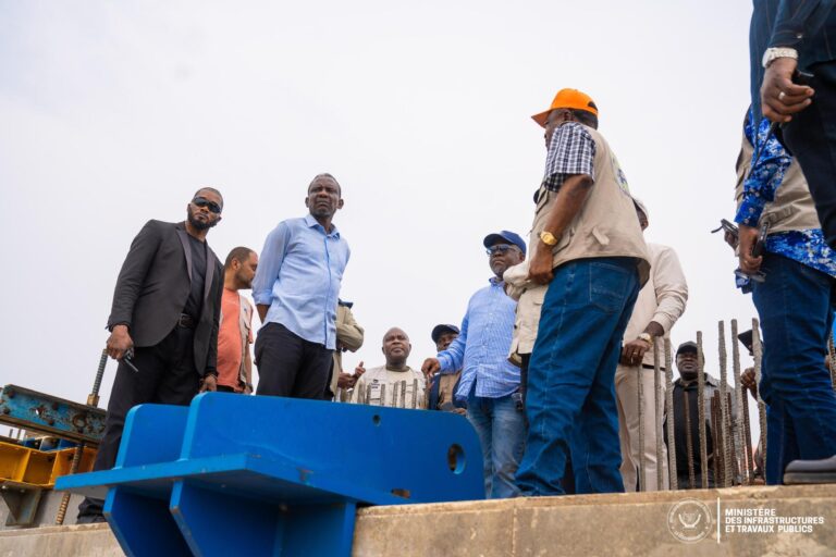 Kasaï : John Banza Lunda inspecte les travaux routiers et annonce 40 millions de dollars supplémentaires pour Kalamba-Mbuji