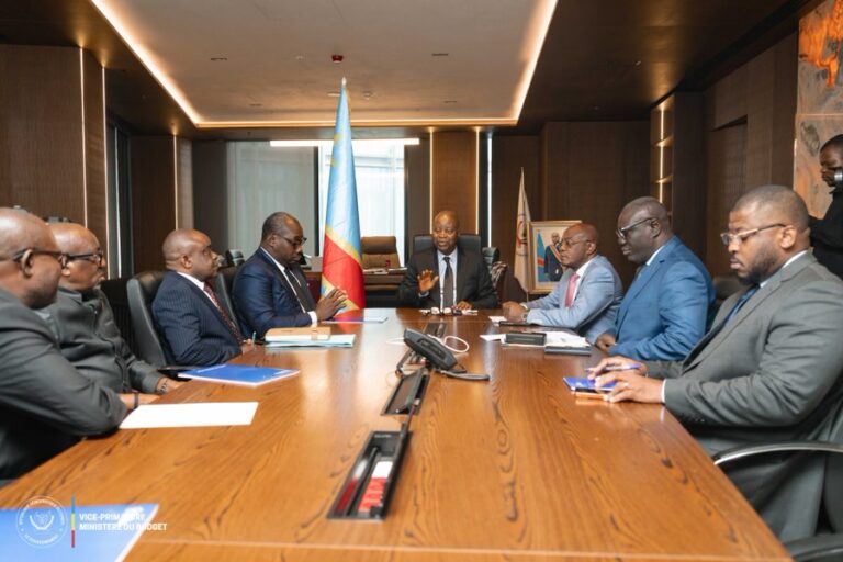 Budget 2027 : Adolphe Muzito veille au respect du délai constitutionnel avant le dépôt au Parlement