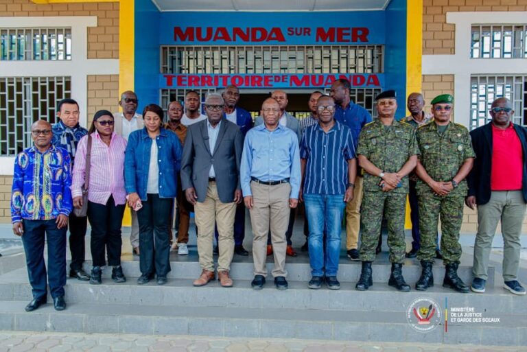 Muanda : Guillaume Ngefa à l’écoute des défis de la justice et de la protection des mangroves
