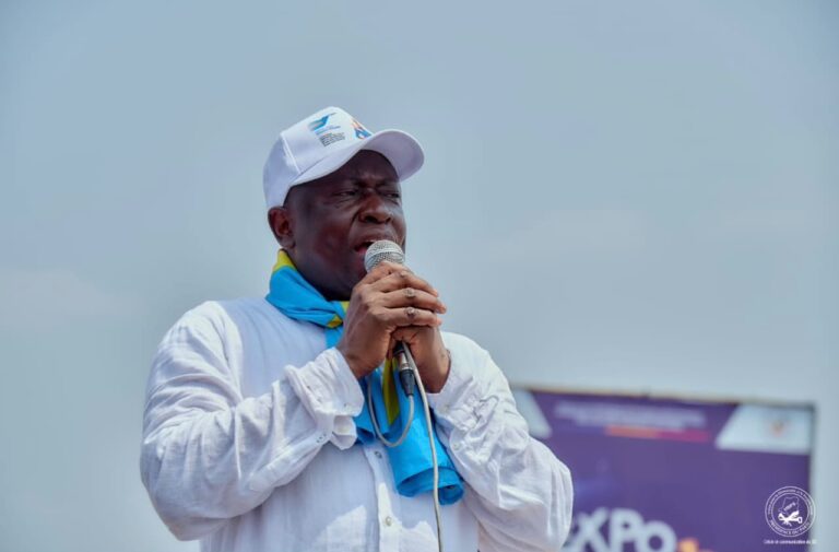 RDC : « Le moment est venu de changer cette Constitution », lance Augustin Kabuya au président Félix Tshisekedi
