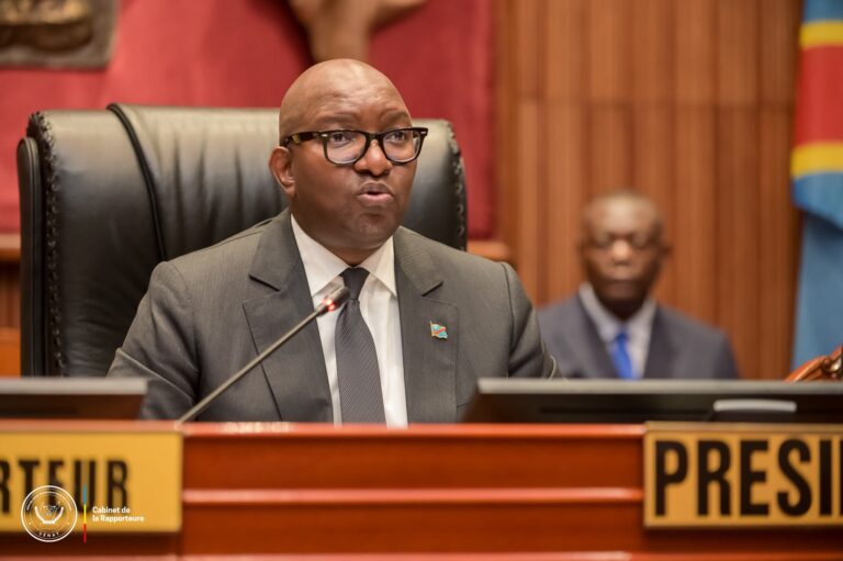 RDC : le Sénat ouvre la voie à la loi d’Ivan Kazadi pour mieux protéger les mineurs en ligne