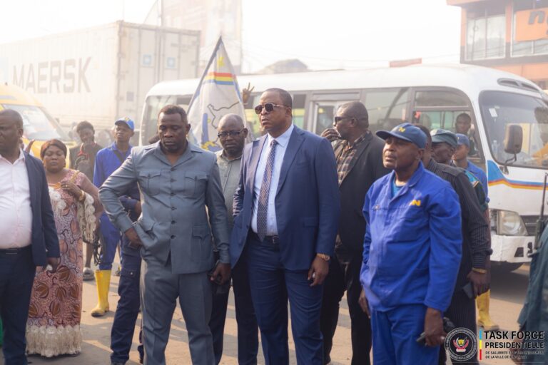 Service national : David Mukeba et Jean Serge Poba en visite d’inspection sur le terrain au rond-point Ngaba