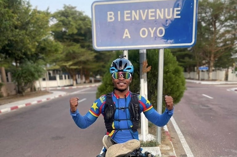 Day 71 : Miguel Masaisai arrive à Oyo après 98 km à vélo et poursuit son périple pour la paix