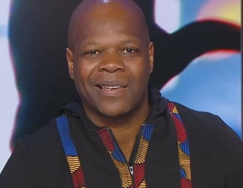 Amobé Mévégué : le journaliste qui a consacré sa voix à la culture africaine et à la diaspora