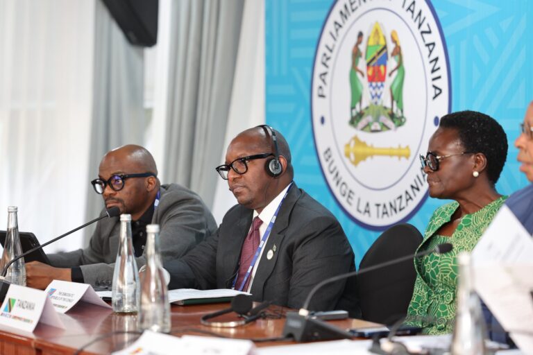 RDC : à Arusha, Sama Lukonde co-préside la réunion stratégique de la SADC avant l’Assemblée de l’UIP