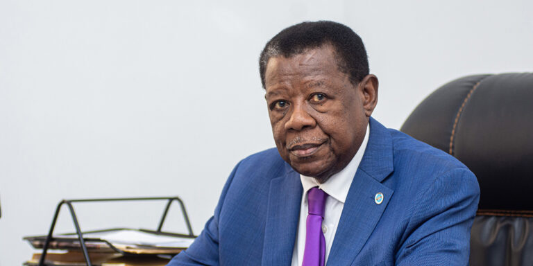 RDC : Lambert Mende accuse Joseph Kabila de « collusion avec l’ennemi » après l’annonce du FRN