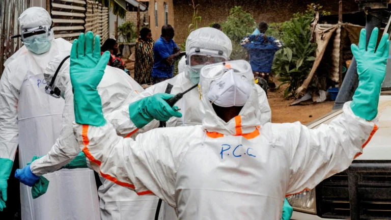 Ebola : le Nigeria confirme un cas importé à Abuja, 44 contacts placés sous surveillance