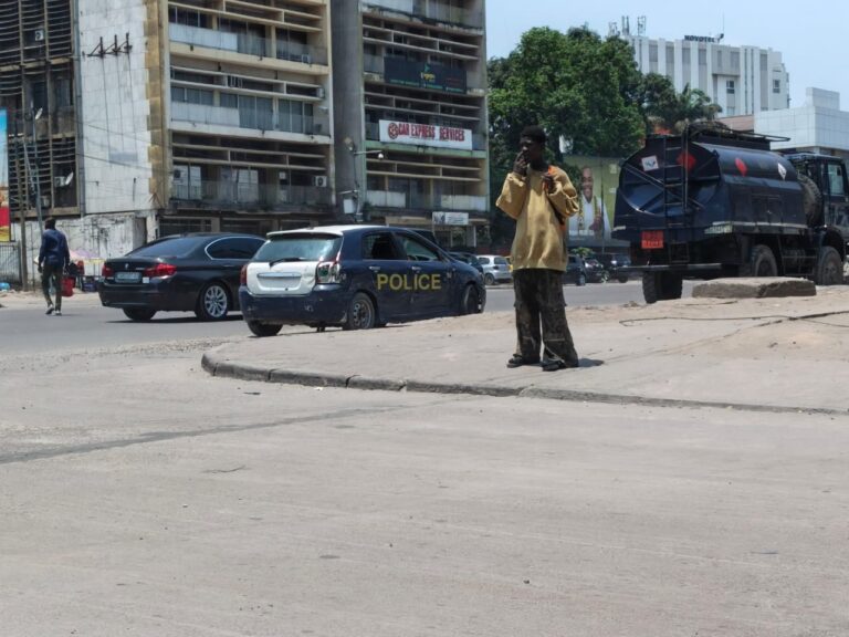 Kinshasa : au croisement Wangata–Boulevard du 30 Juin, la circulation sous haute surveillance