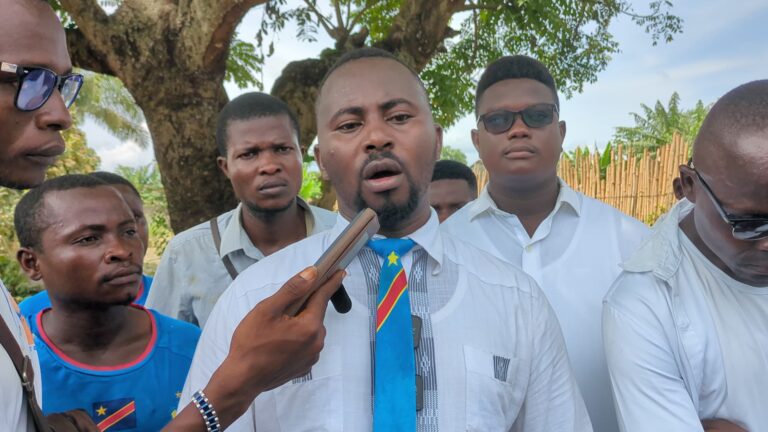 RDC : des jeunes de Bumba interpellent Judith Suminwa sur le retard des travaux de voirie, de l’aérodrome et du port public